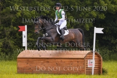 Scarlet K Sophie LEUBE