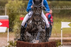 C'est Evie Luke VOGELSAENGER